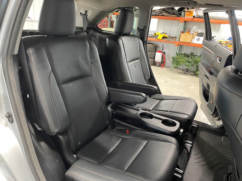 2016 Toyota Highlander Image 23