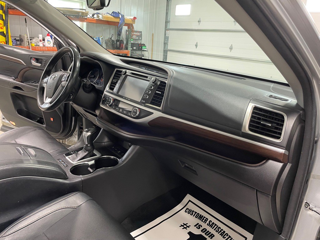 2016 Toyota Highlander Image 27