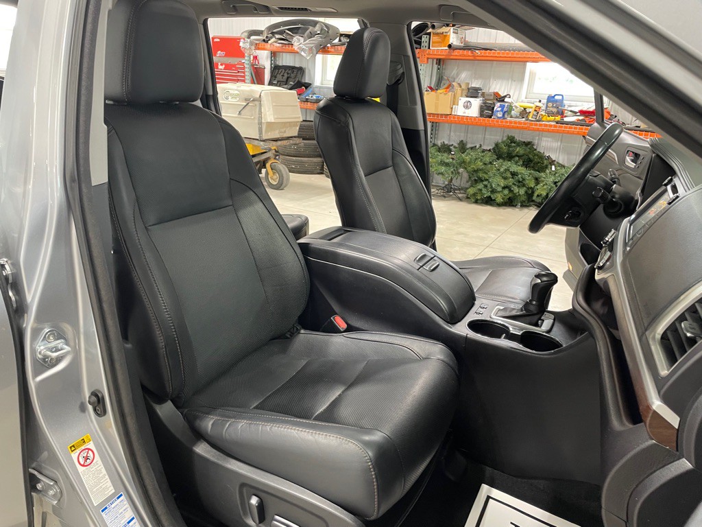 2016 Toyota Highlander Image 28