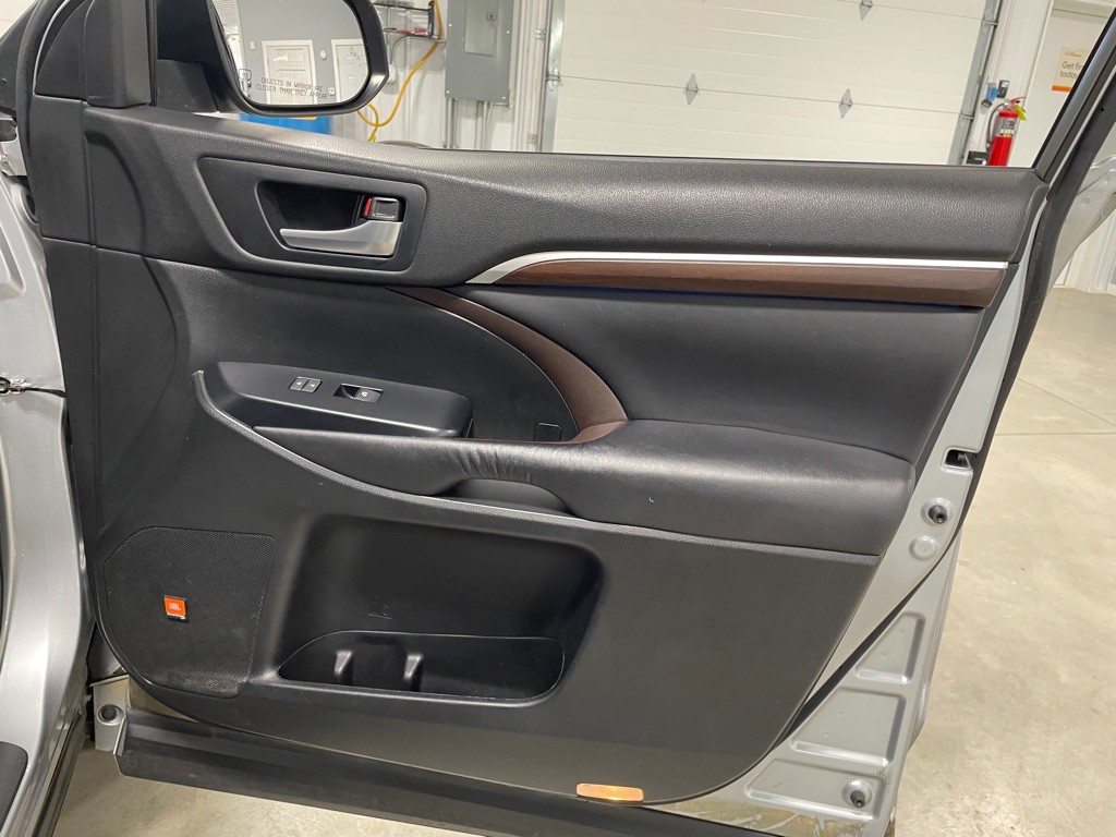 2016 Toyota Highlander Image 31