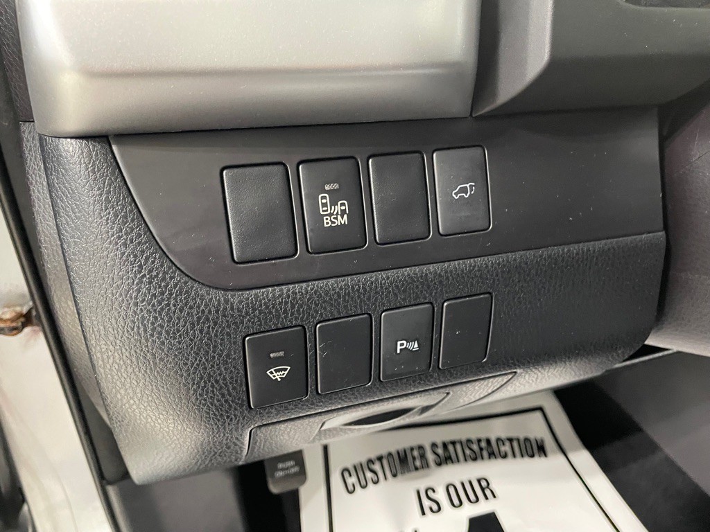 2016 Toyota Highlander Image 32