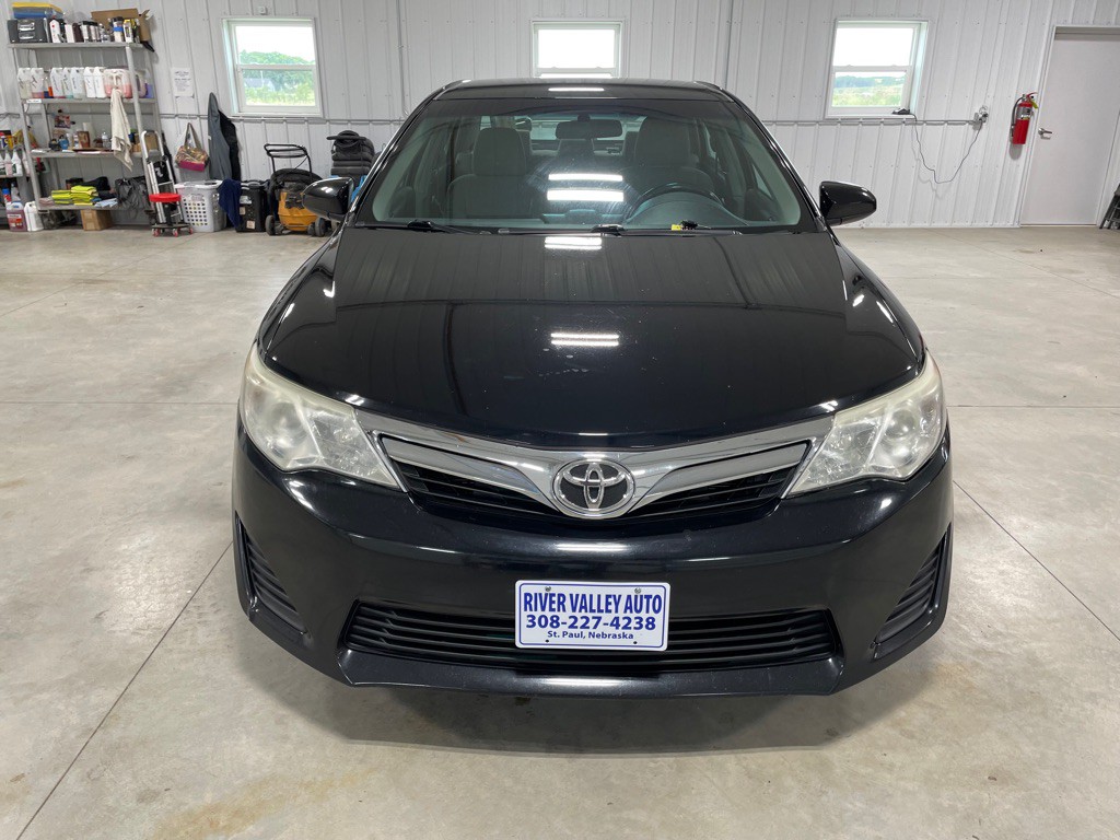 2014 Toyota Camry Image 2