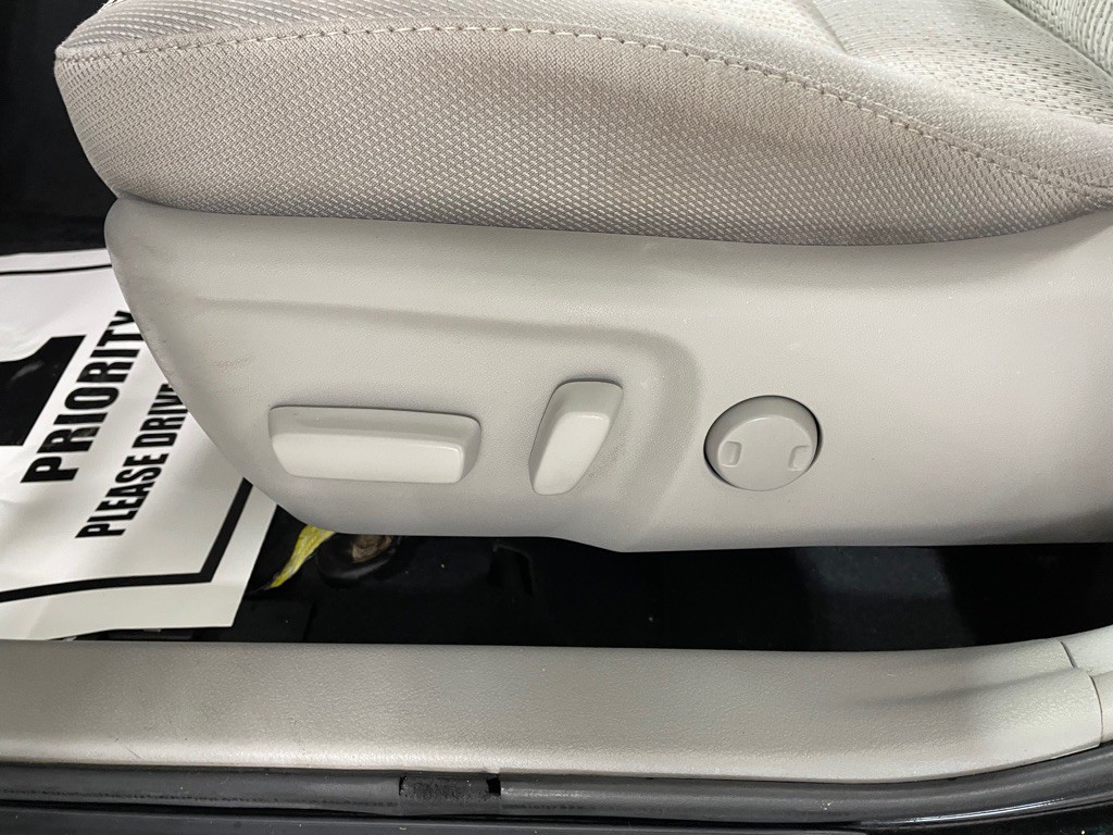 2014 Toyota Camry Image 11