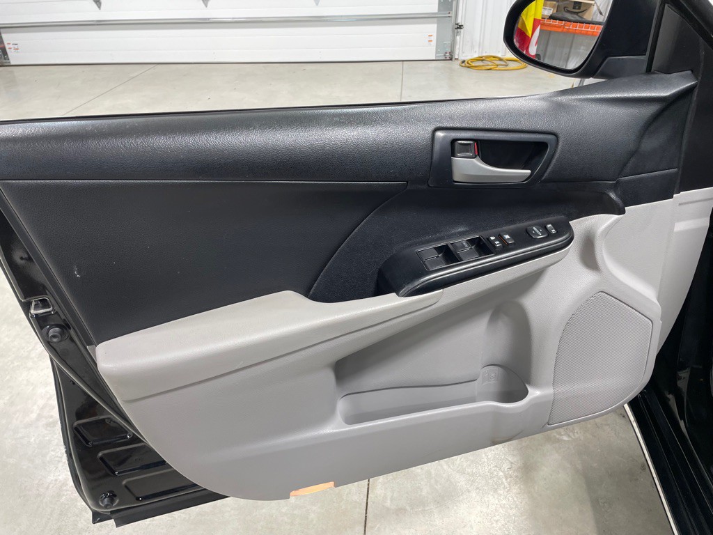 2014 Toyota Camry Image 12