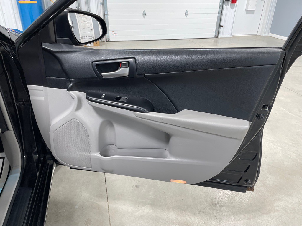 2014 Toyota Camry Image 23
