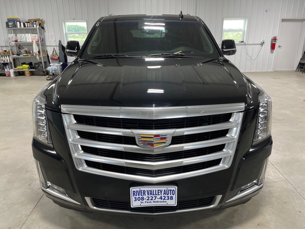 2016 Cadillac Escalade Image 2