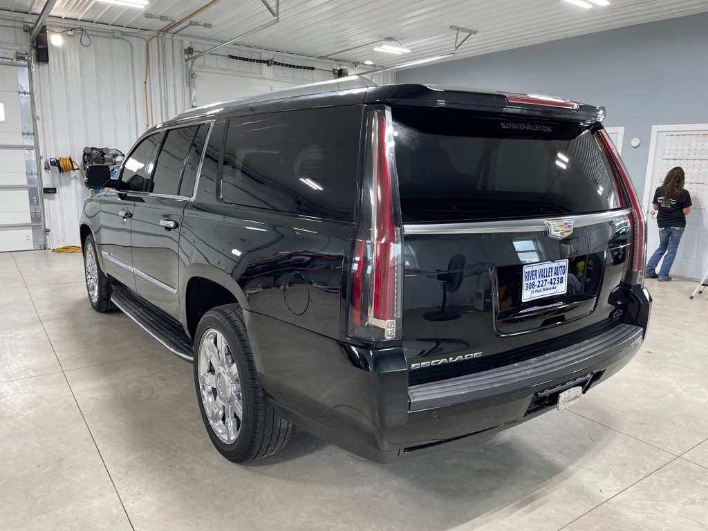 2016 Cadillac Escalade Image 5
