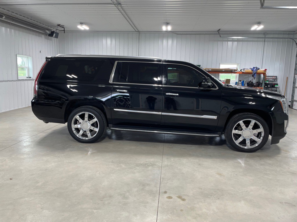 2016 Cadillac Escalade Image 8