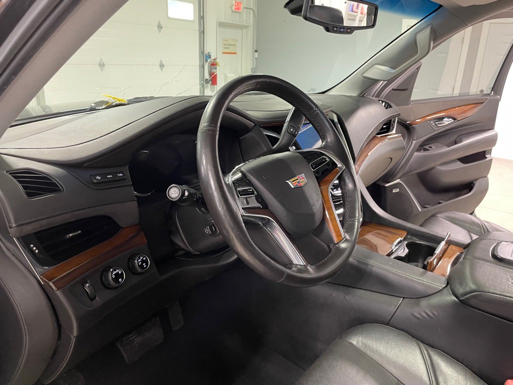 2016 Cadillac Escalade Image 9