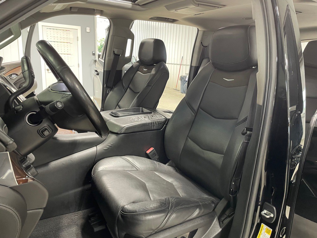 2016 Cadillac Escalade Image 10