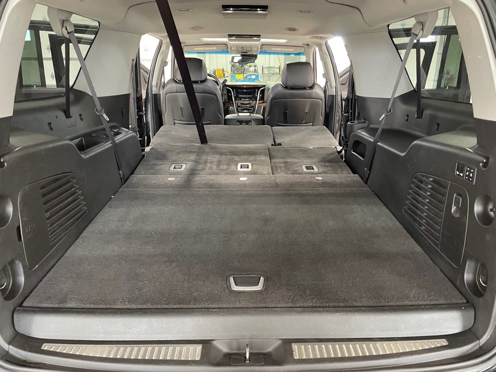 2016 Cadillac Escalade Image 18