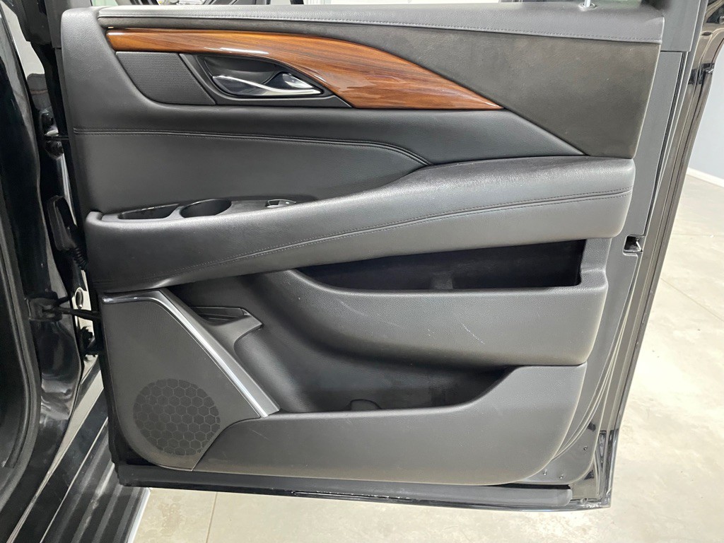 2016 Cadillac Escalade Image 22