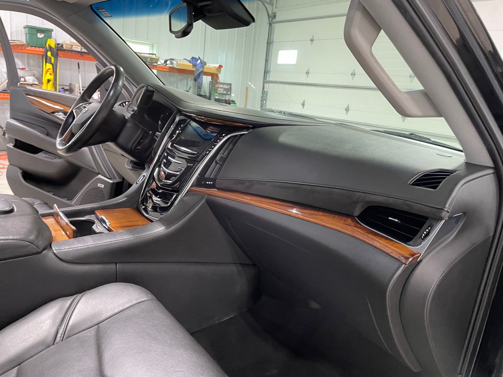 2016 Cadillac Escalade Image 23
