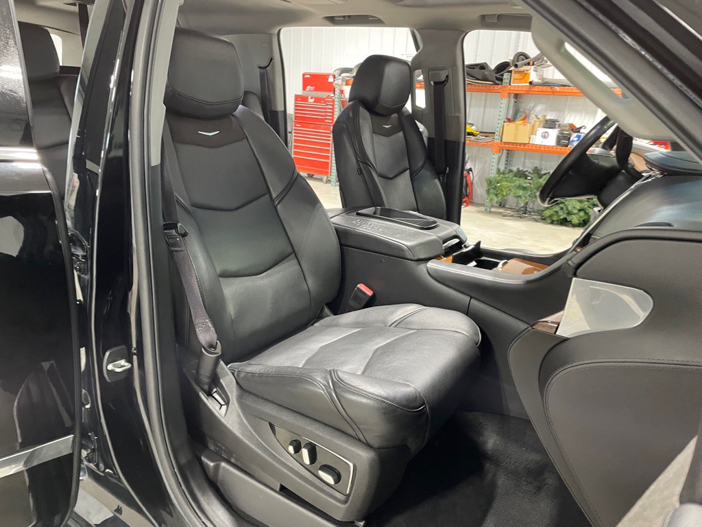 2016 Cadillac Escalade Image 24
