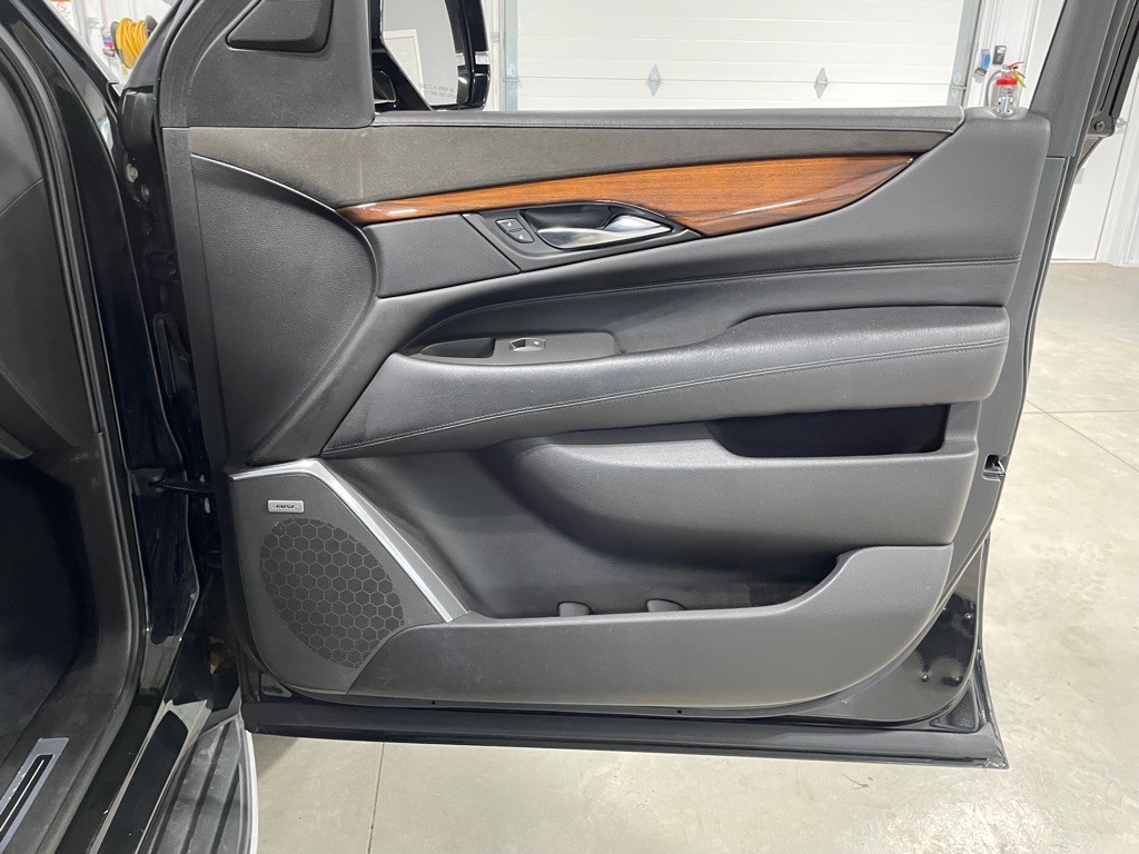 2016 Cadillac Escalade Image 26