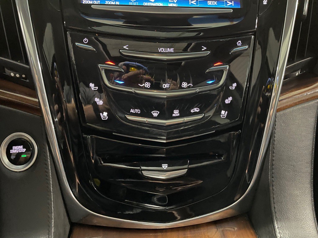 2016 Cadillac Escalade Image 33