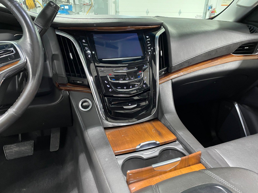 2016 Cadillac Escalade Image 34