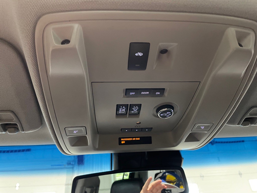 2016 Cadillac Escalade Image 35