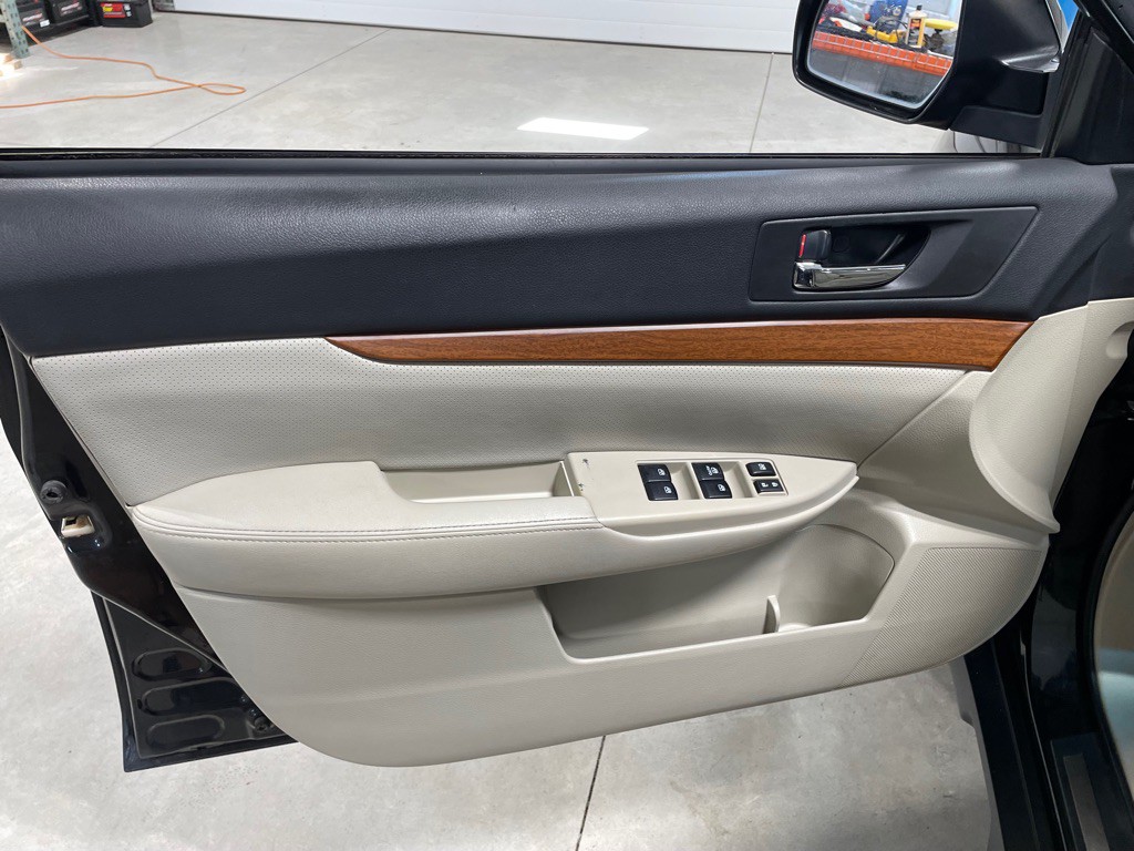 2013 Subaru Outback Image 12