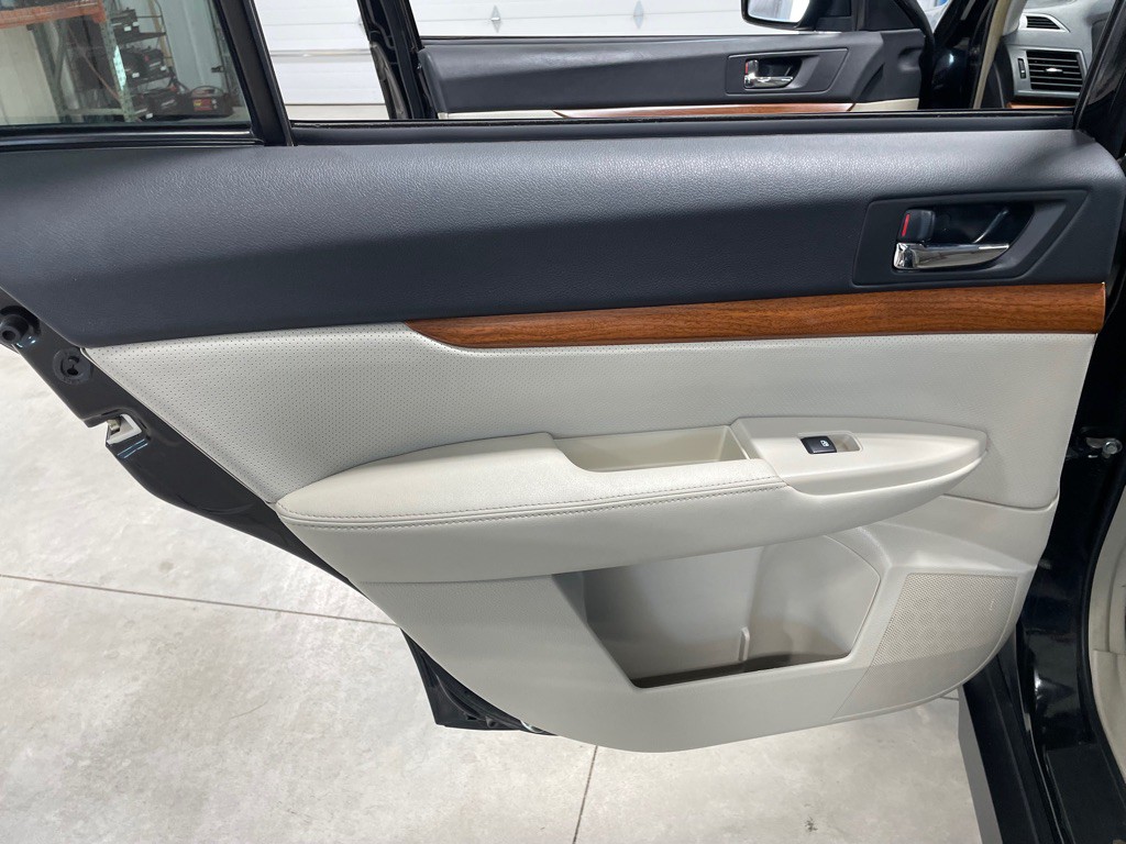 2013 Subaru Outback Image 15