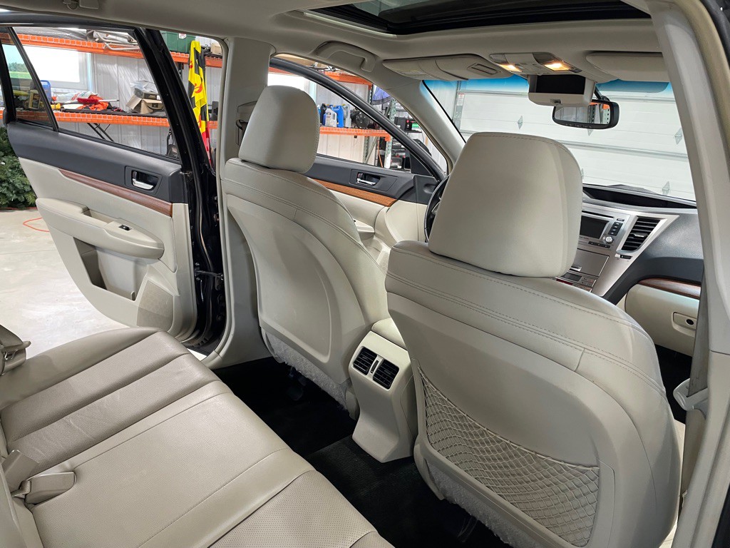 2013 Subaru Outback Image 17