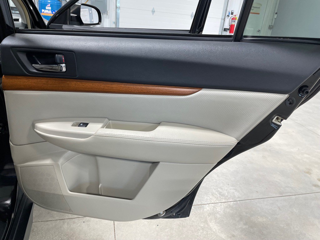 2013 Subaru Outback Image 19