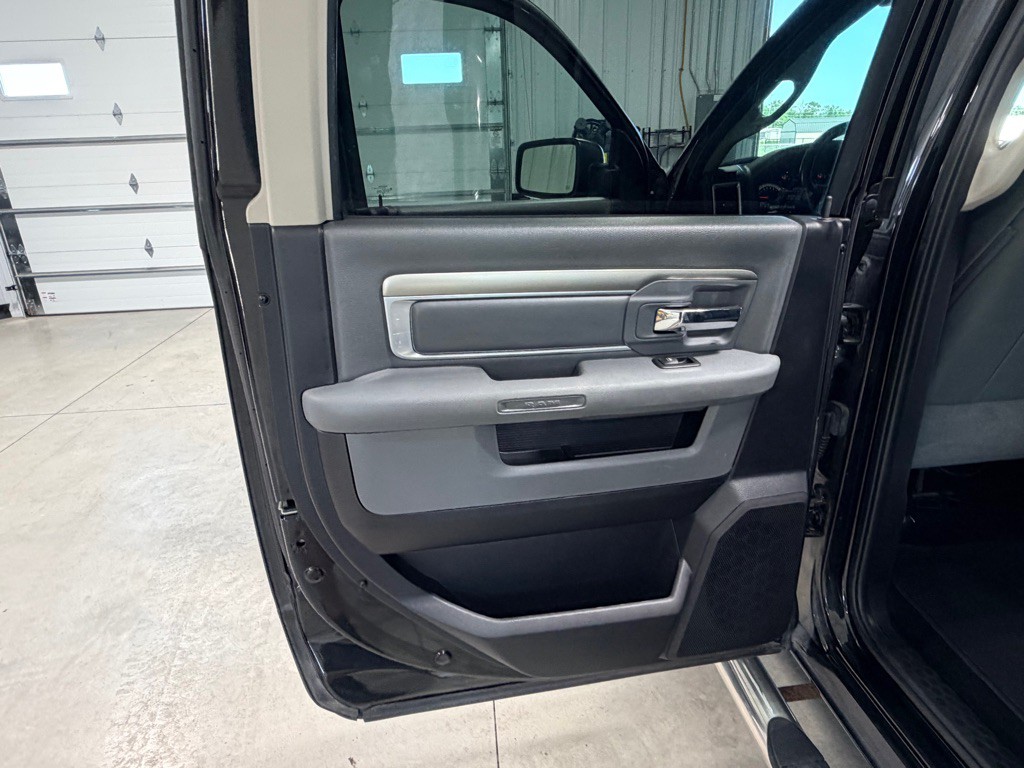 2016 RAM 1500 Image 12