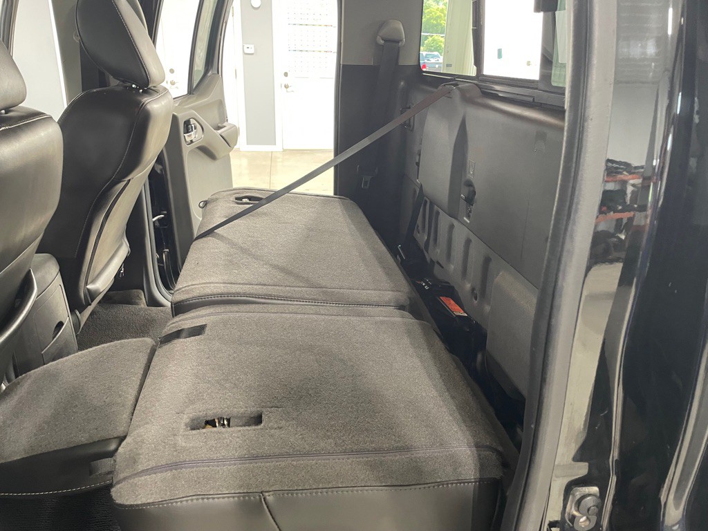 2015 Nissan Frontier Image 15