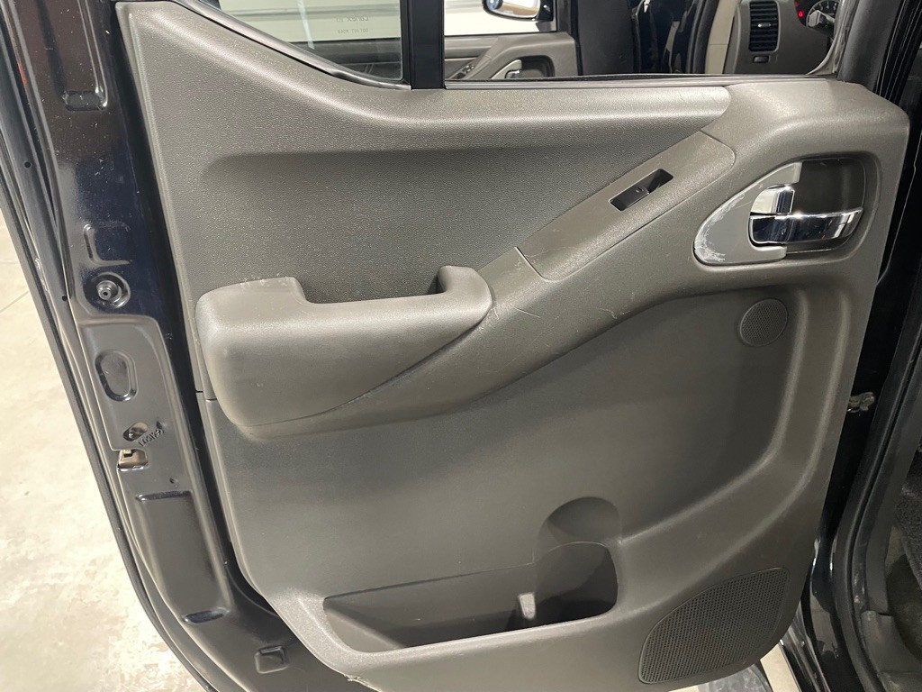 2015 Nissan Frontier Image 16