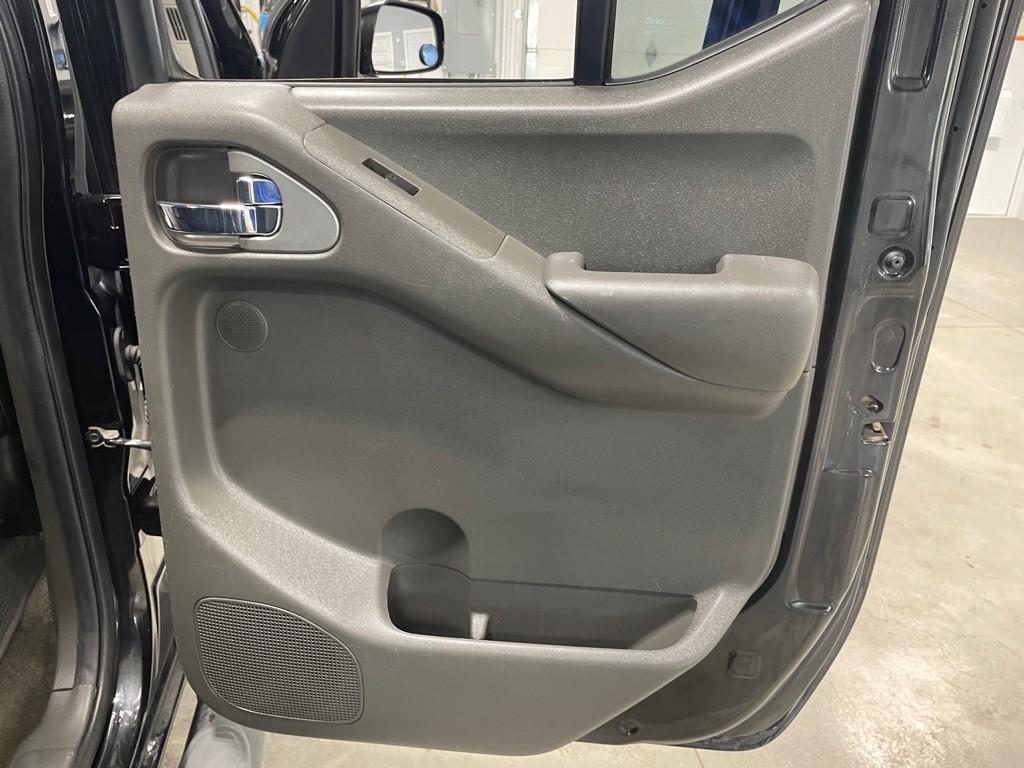 2015 Nissan Frontier Image 21