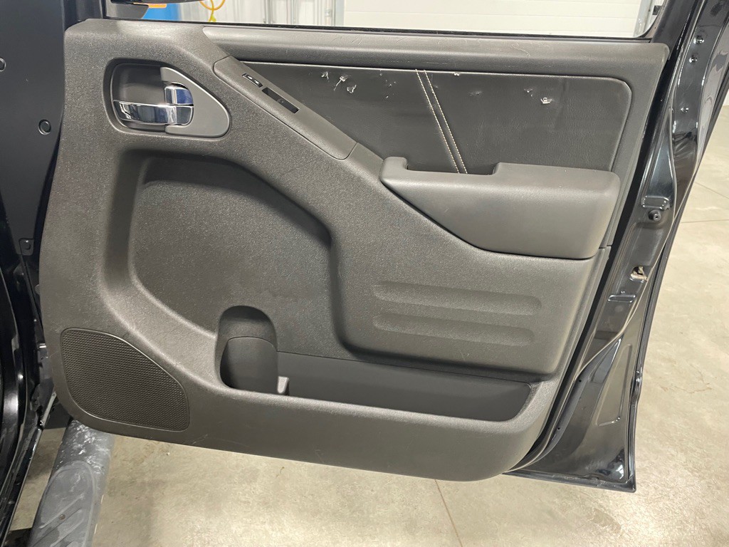2015 Nissan Frontier Image 26