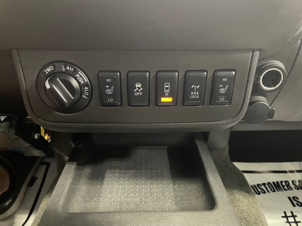 2015 Nissan Frontier Image 35