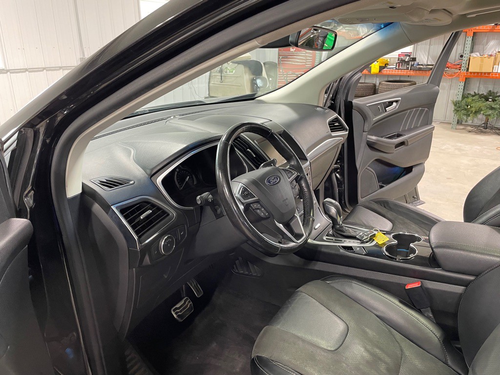 2015 Ford Edge Image 9