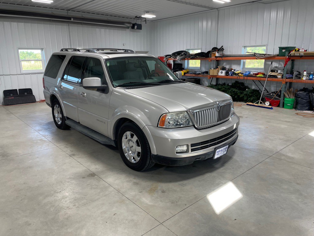 2005 Lincoln Navigator Image 1