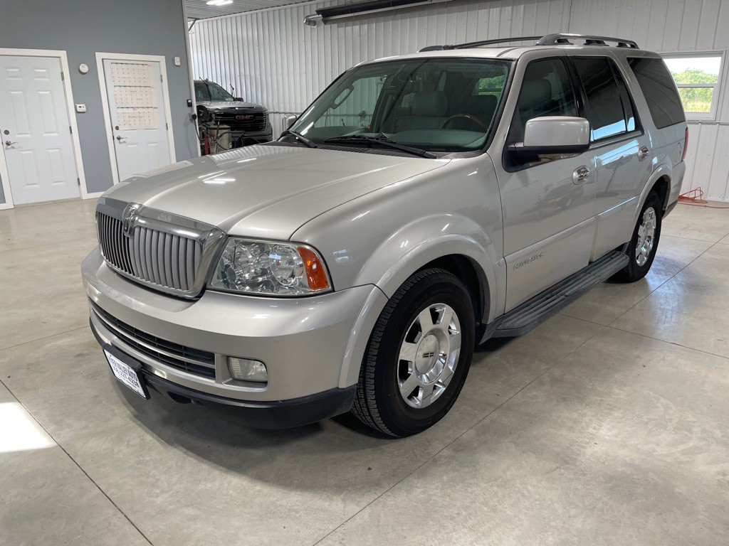 2005 Lincoln Navigator Image 3