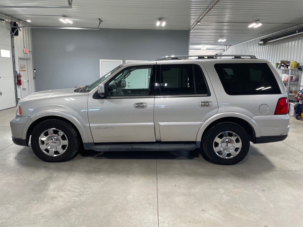 2005 Lincoln Navigator Image 4
