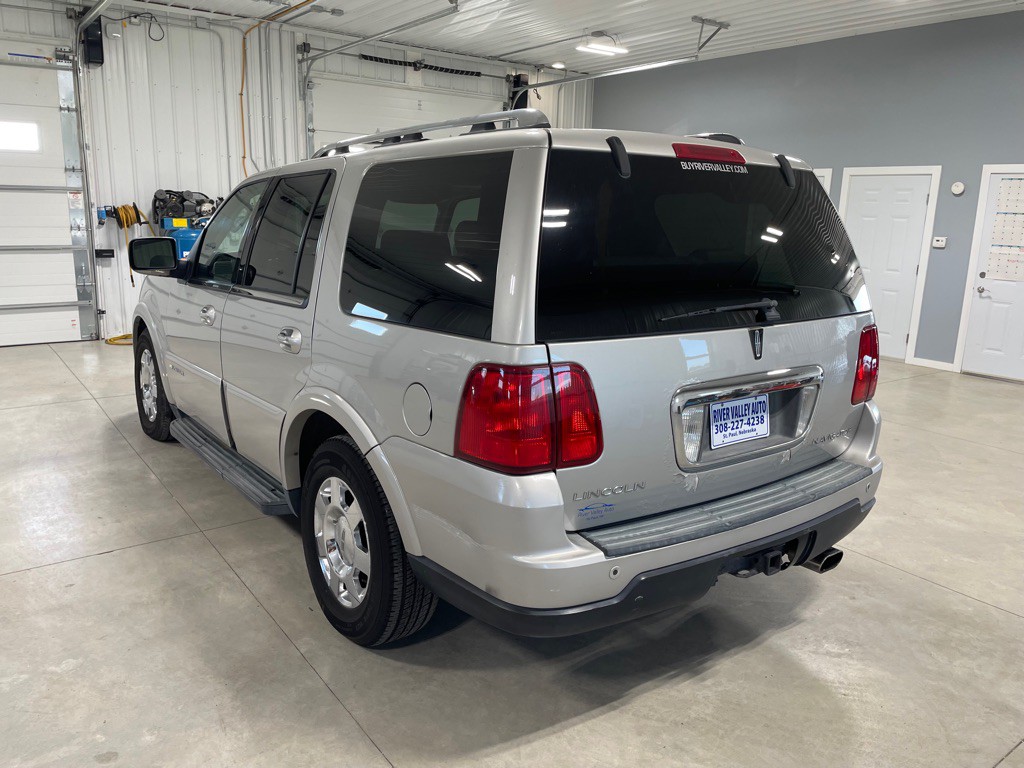 2005 Lincoln Navigator Image 5