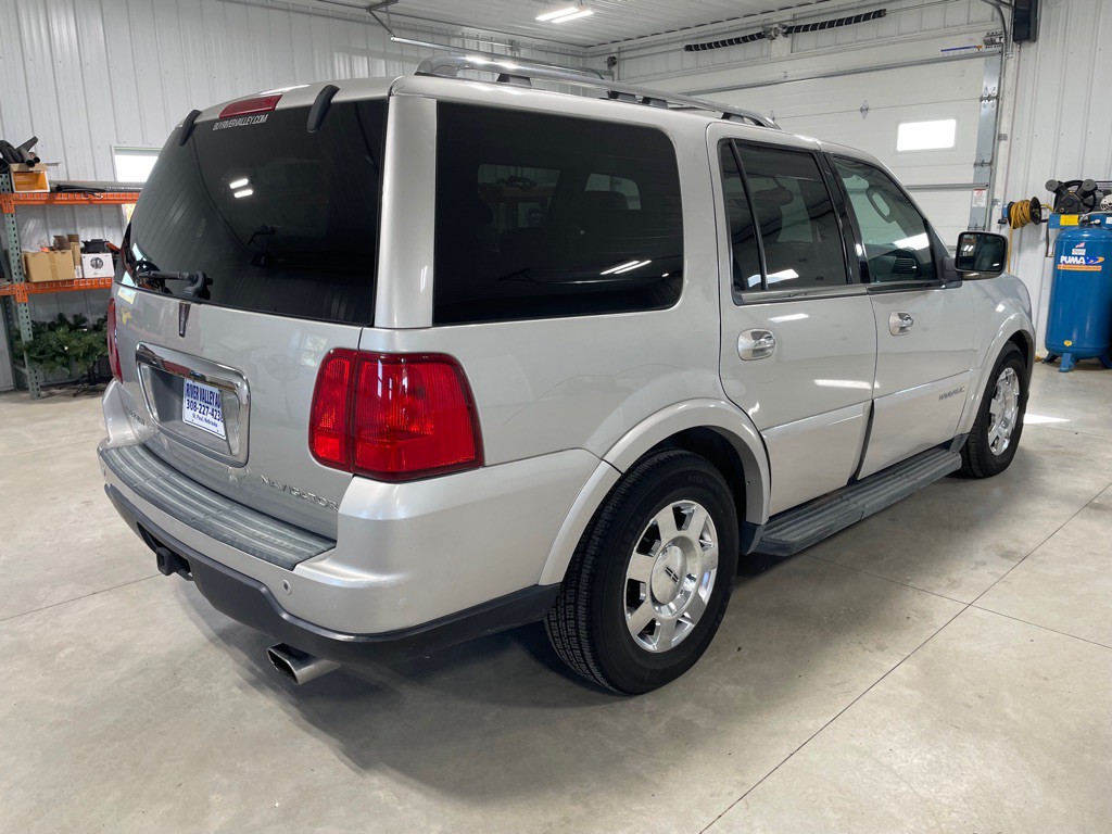 2005 Lincoln Navigator Image 7