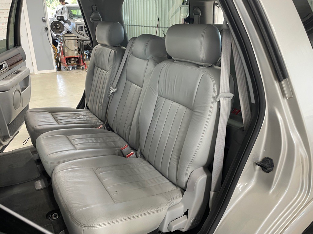 2005 Lincoln Navigator Image 14