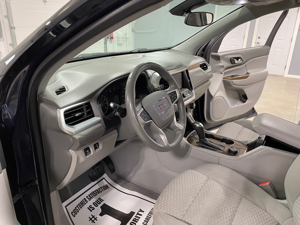 2017 GMC Acadia Image 9