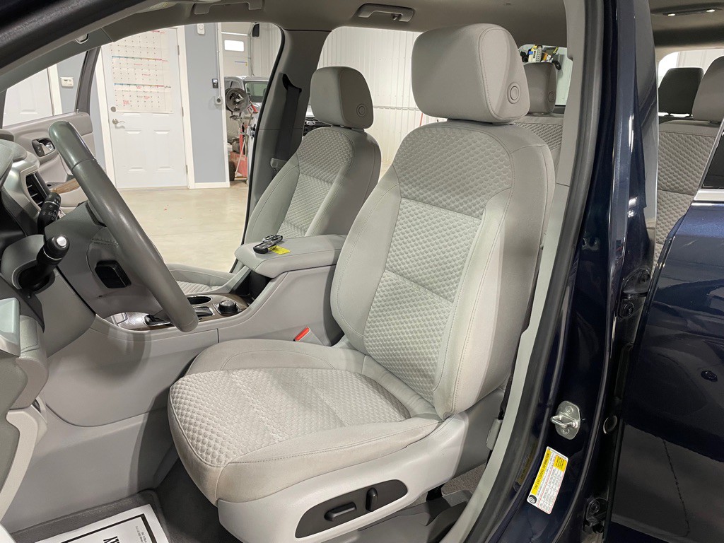 2017 GMC Acadia Image 11