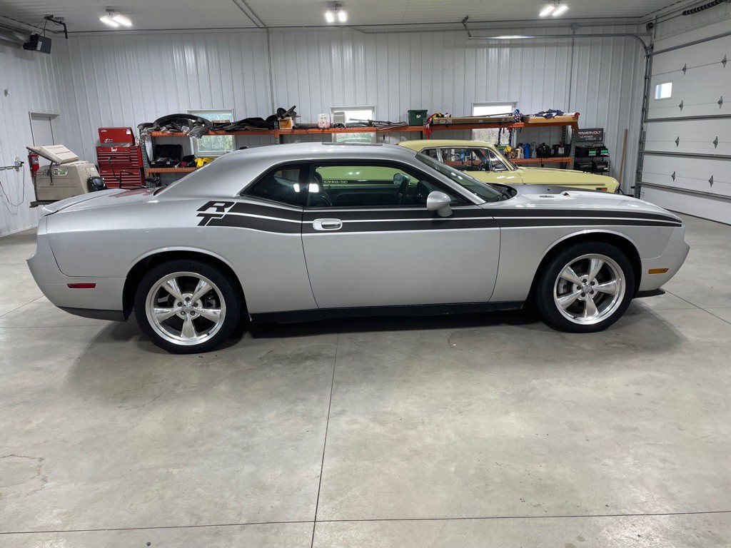 2010 Dodge Challenger Image 8
