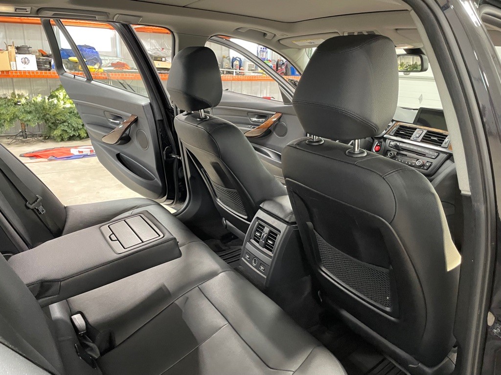 2014 BMW 3 Series Image 19