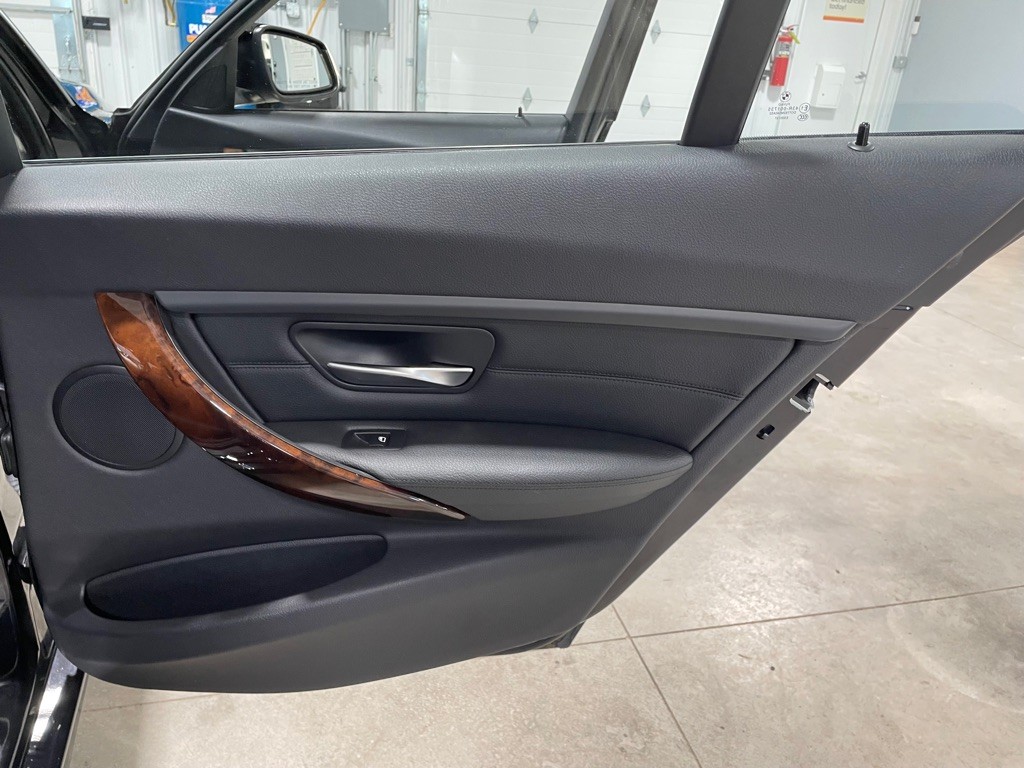 2014 BMW 3 Series Image 21