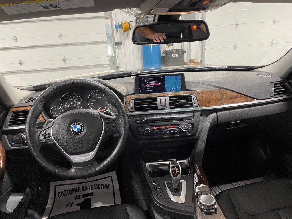 2014 BMW 3 Series Image 36