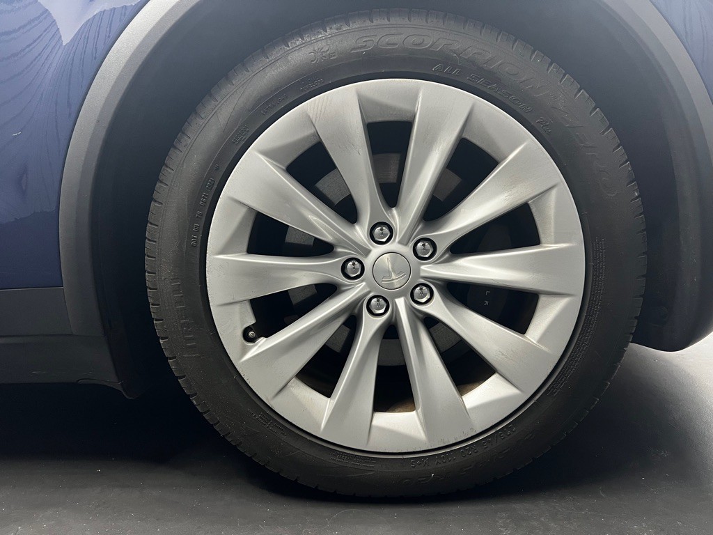2018 Tesla Model X Image 8