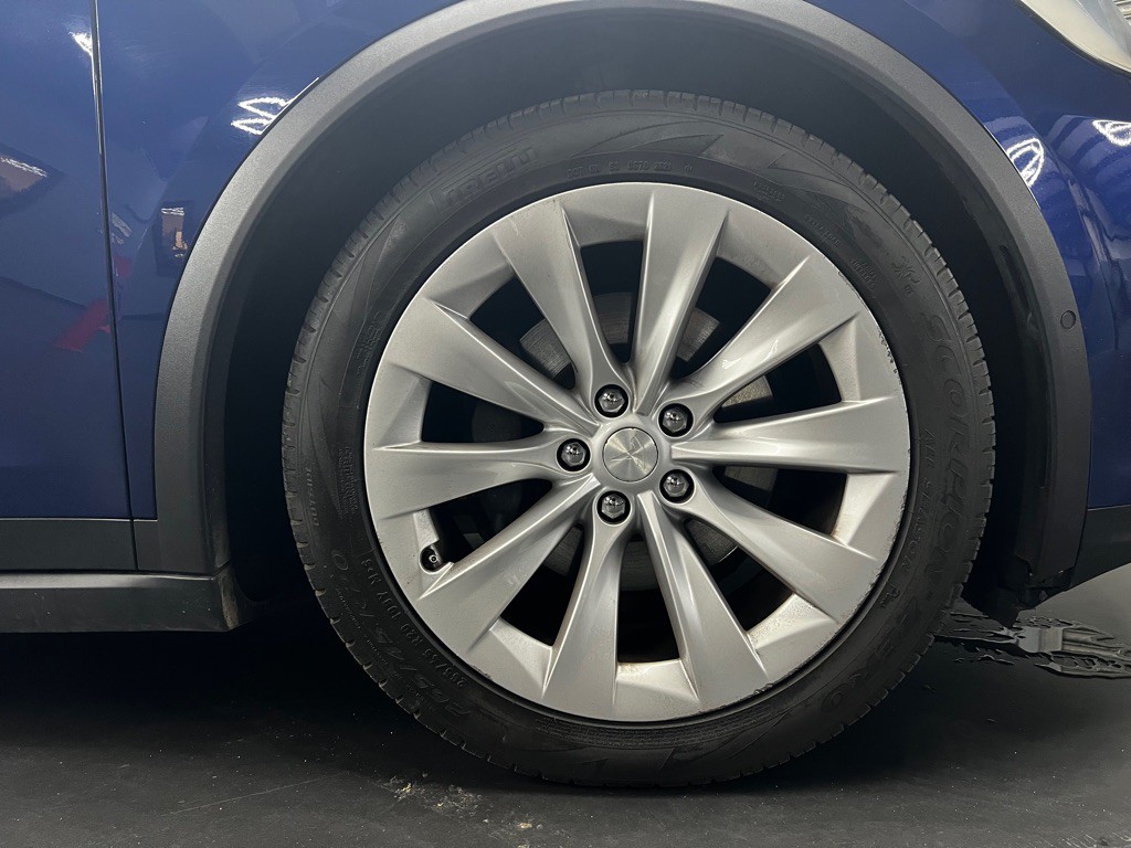 2018 Tesla Model X Image 10