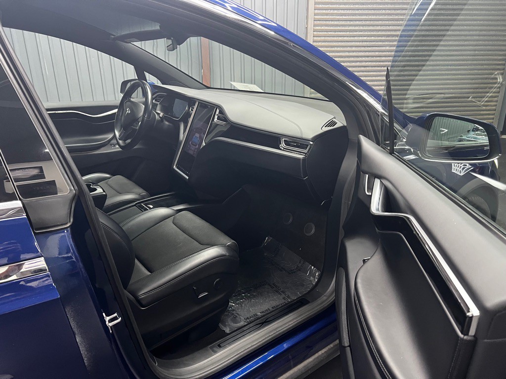 2018 Tesla Model X Image 15