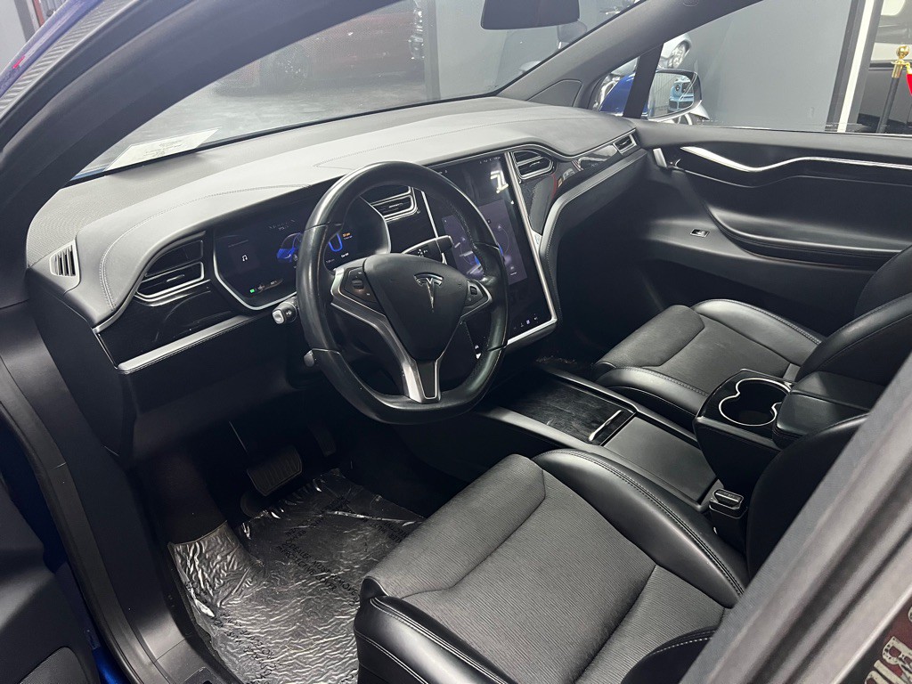 2018 Tesla Model X Image 16