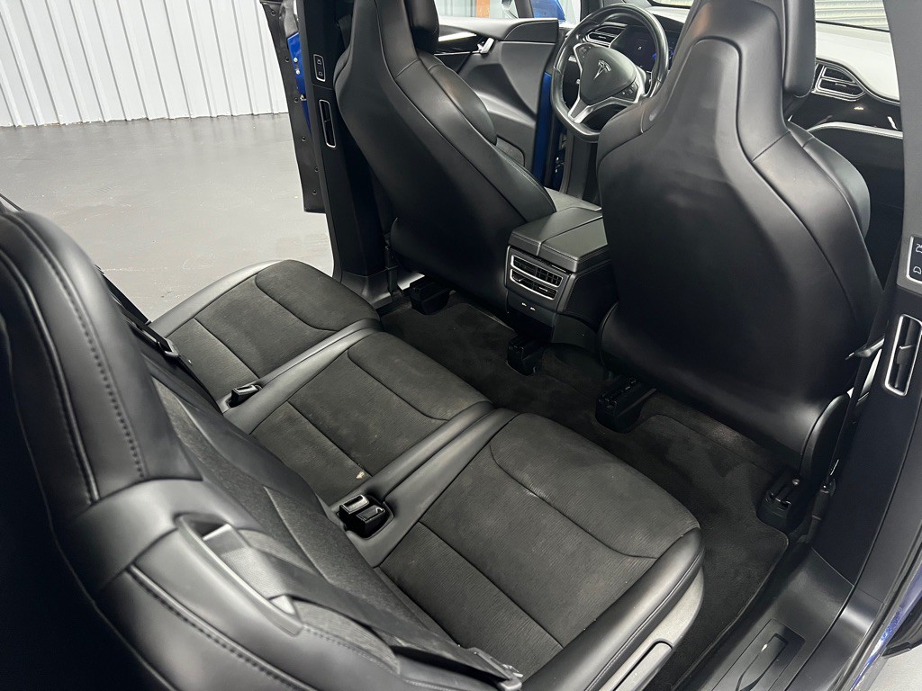 2018 Tesla Model X Image 18